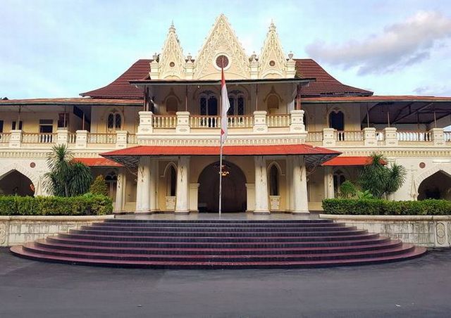 rumah-sakit-pgi-cikini-ternyata-dulunya-istana-pelukis-raden-saleh-lho-BSnqjrFax1